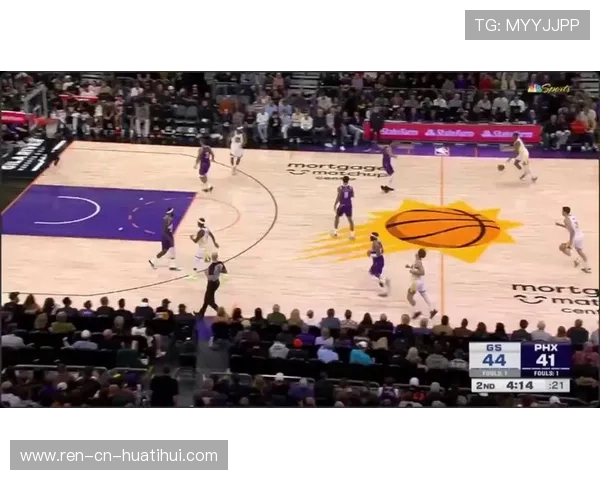 巴特勒持球突破上篮造犯规，热火在罚球线上稳住胜利